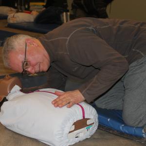 Man learns to perform CPR on test dummy