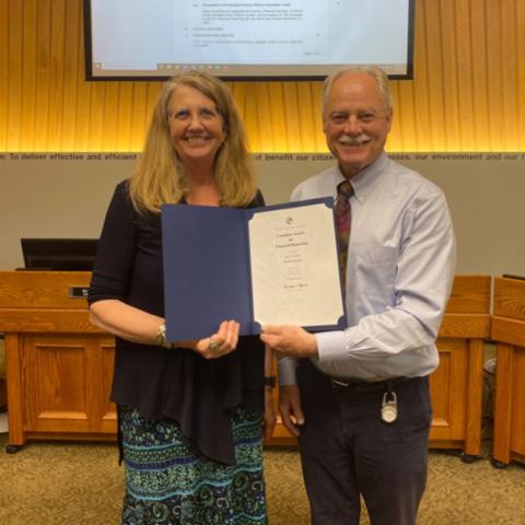 Mayor Victor Cumming and Chief Financial Officer Elma Hamming receive award